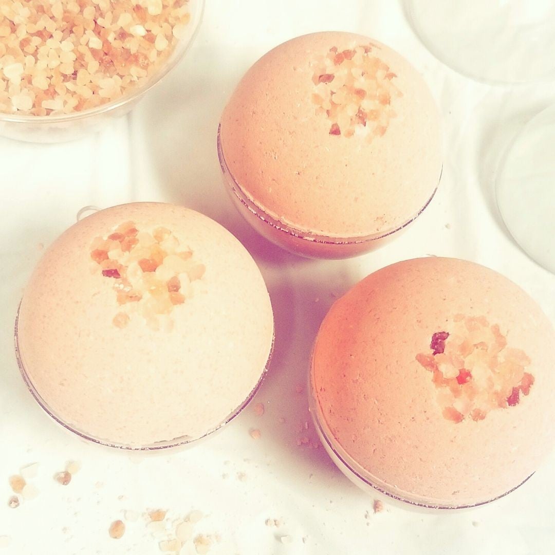 Make your own Pink Himalayan Sea Salt bath bombs | Hearts On Fiber